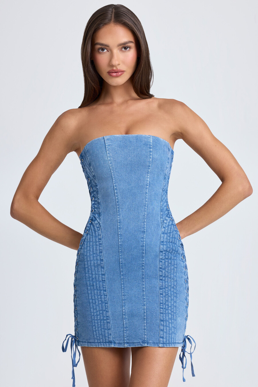 mini haljina s vezanjem u srednje plavoj boji stonewash