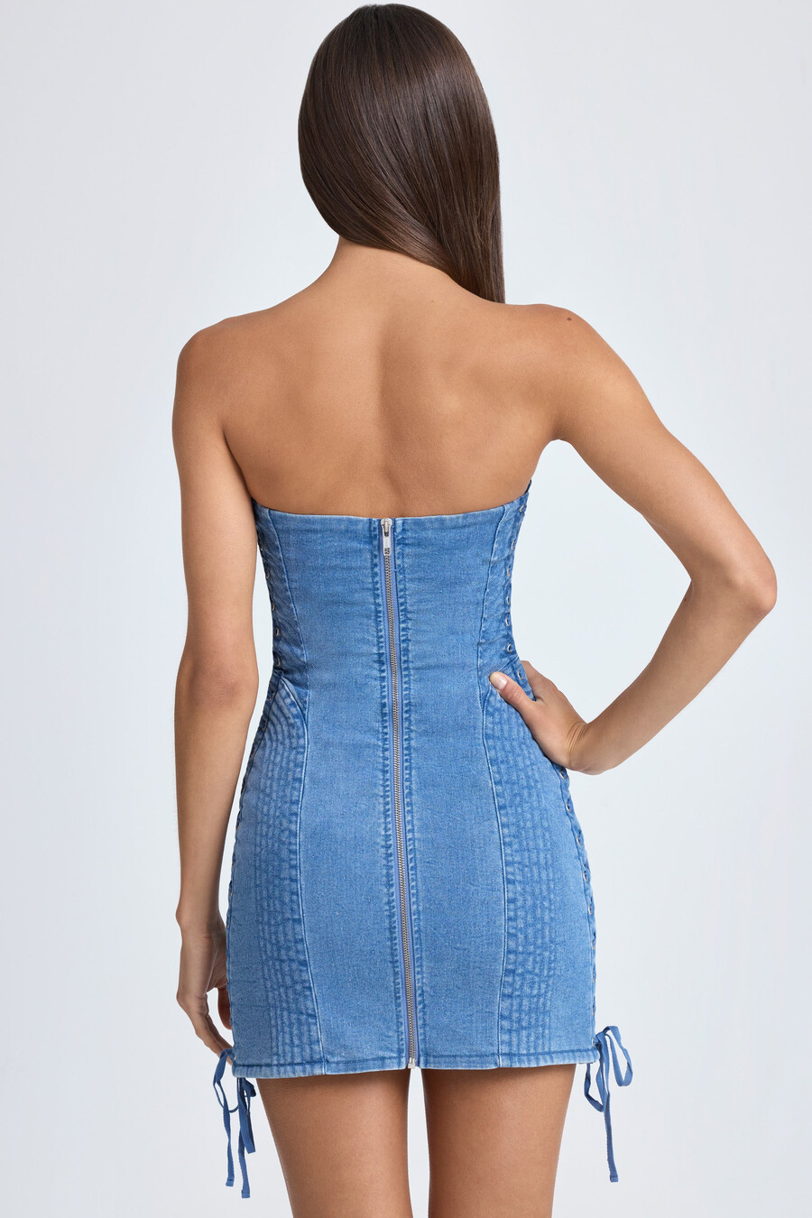 mini haljina s vezanjem u srednje plavoj boji stonewash