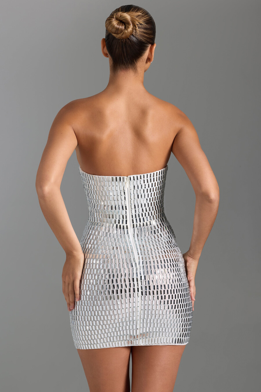ukrašena mini haljina bandeau u bijeloj boji