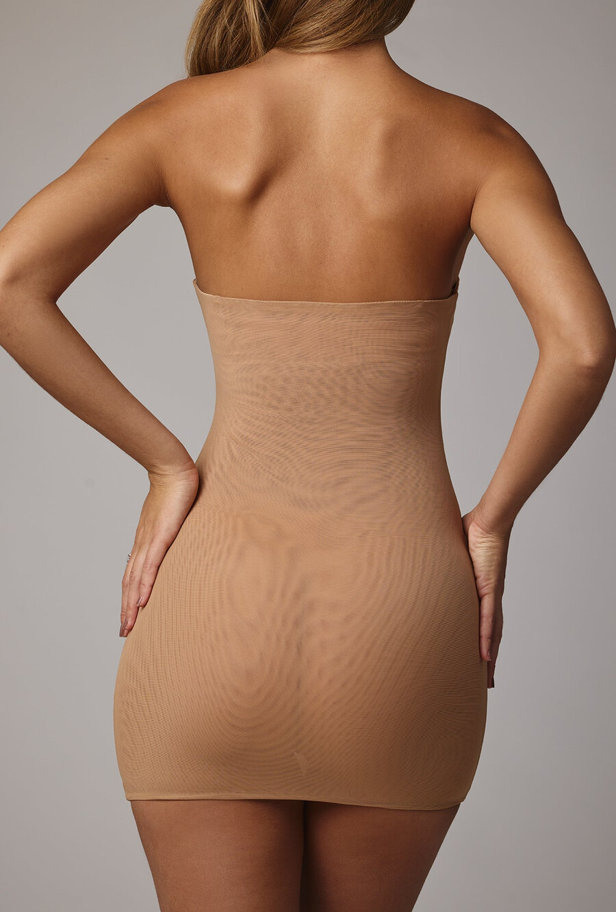 mekana mrežasta mini slip haljina u boji badema