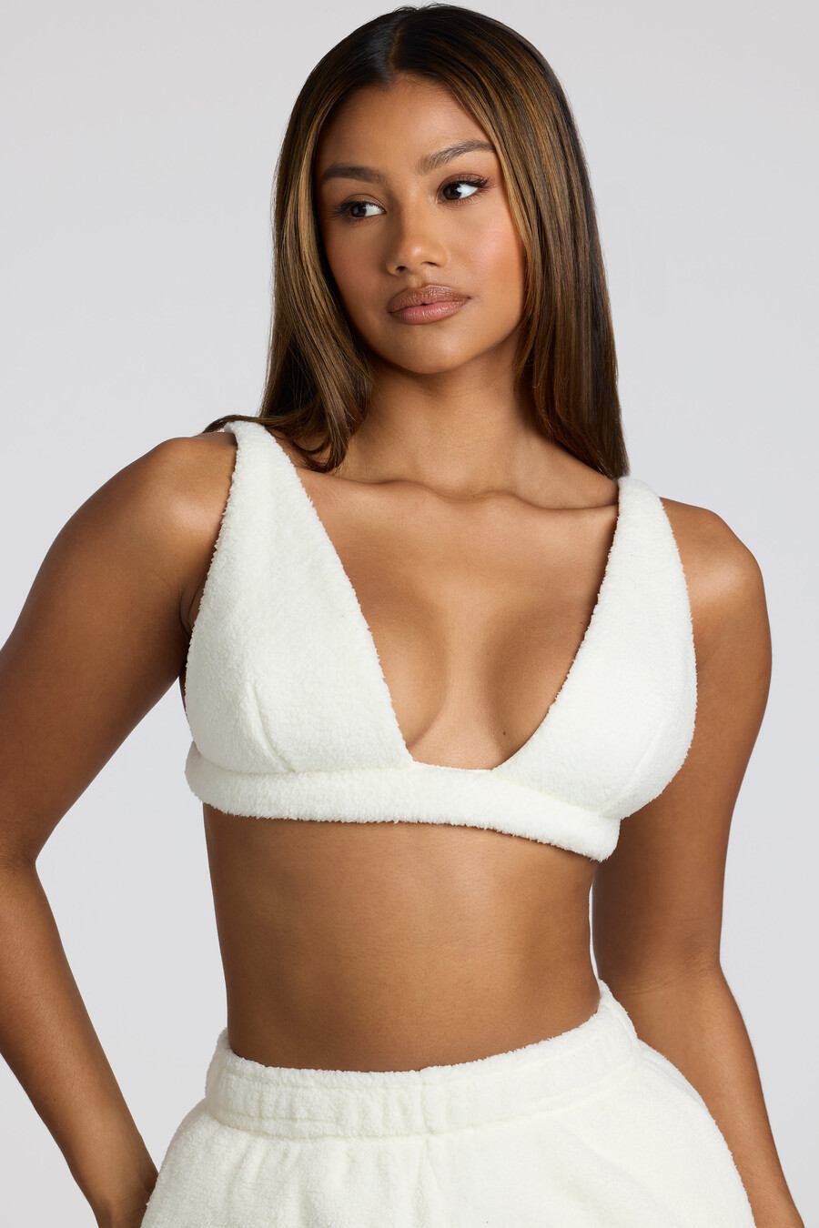 flis bralette s v izrezom u bijeloj boji