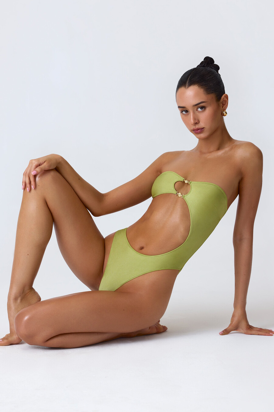 ukrašeni izrezi bandeau kupaći kostim u kruškasto zelenoj boji