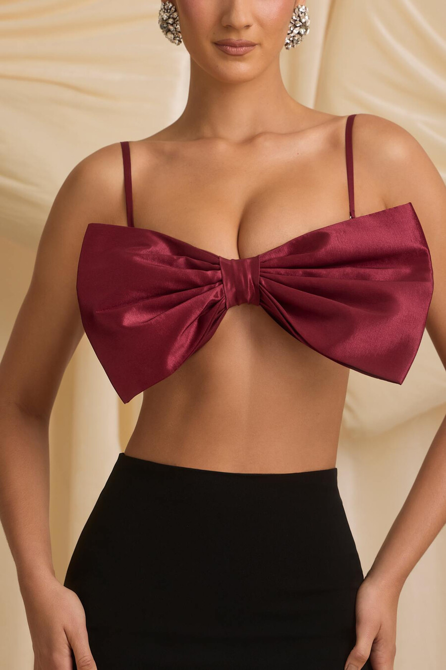 crop top bez naramenica s mašnom u boji vina