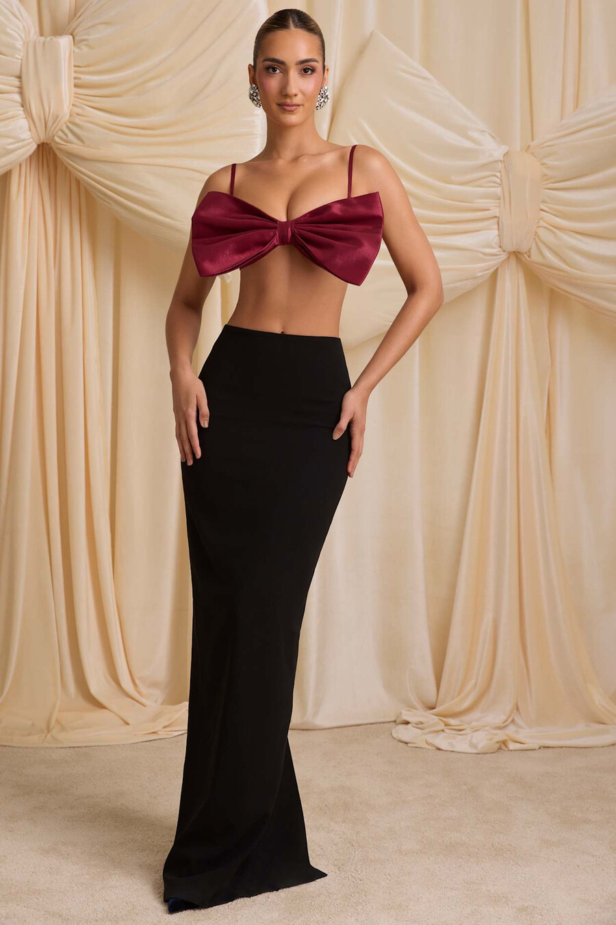 crop top bez naramenica s mašnom u boji vina