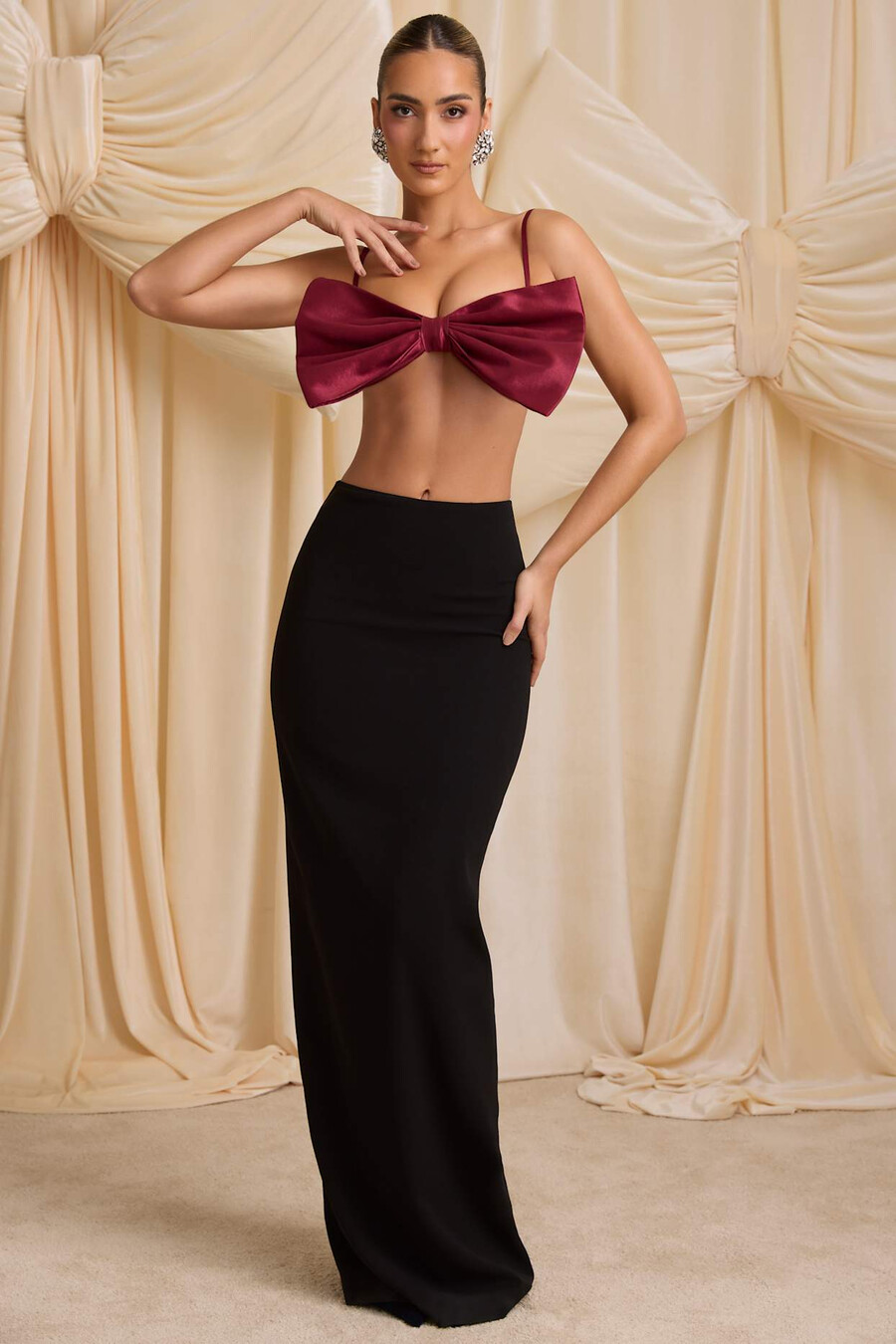 crop top bez naramenica s mašnom u boji vina