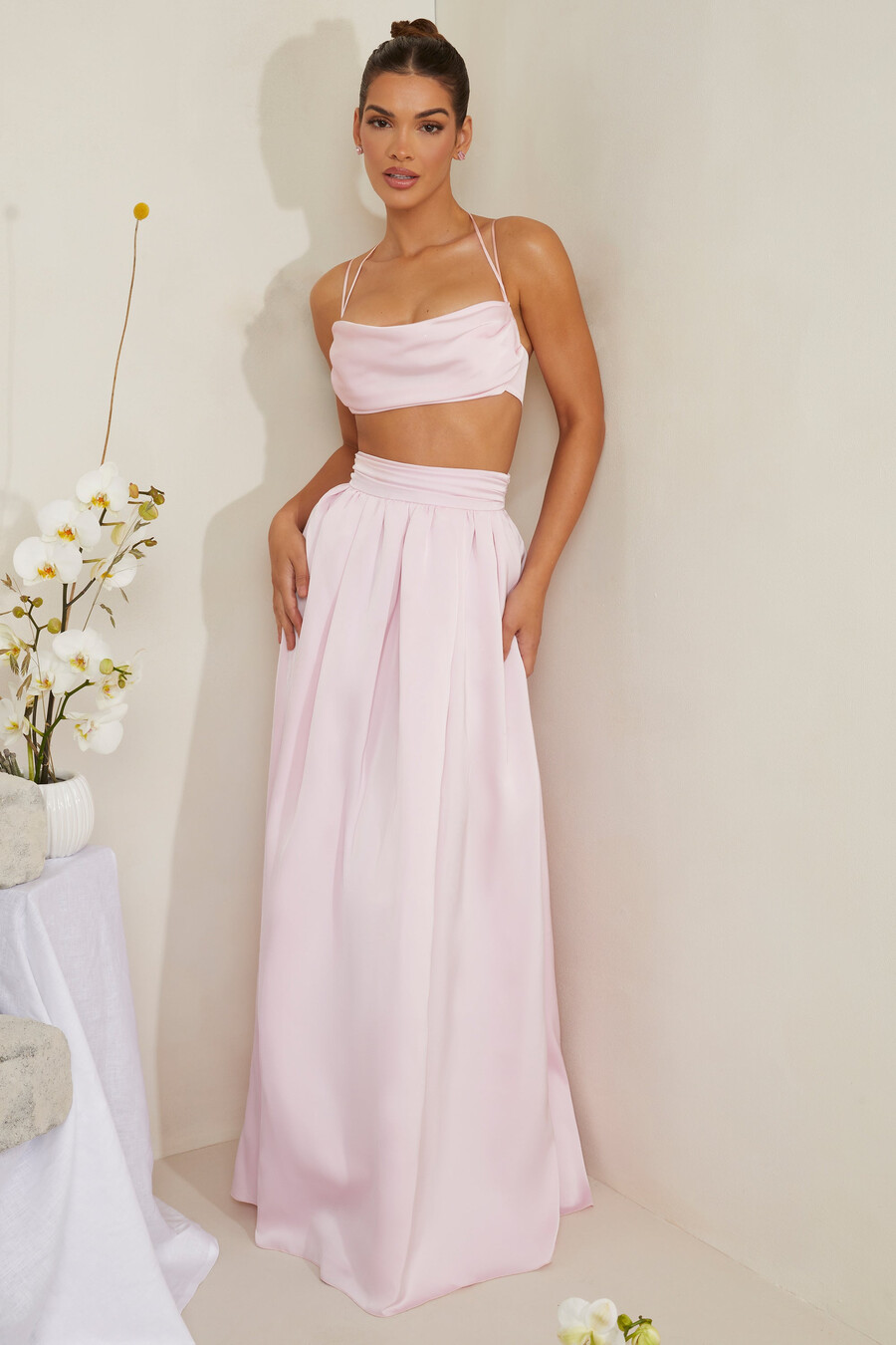 crop top od teškog satena s ovratnikom u ružičastoj boji