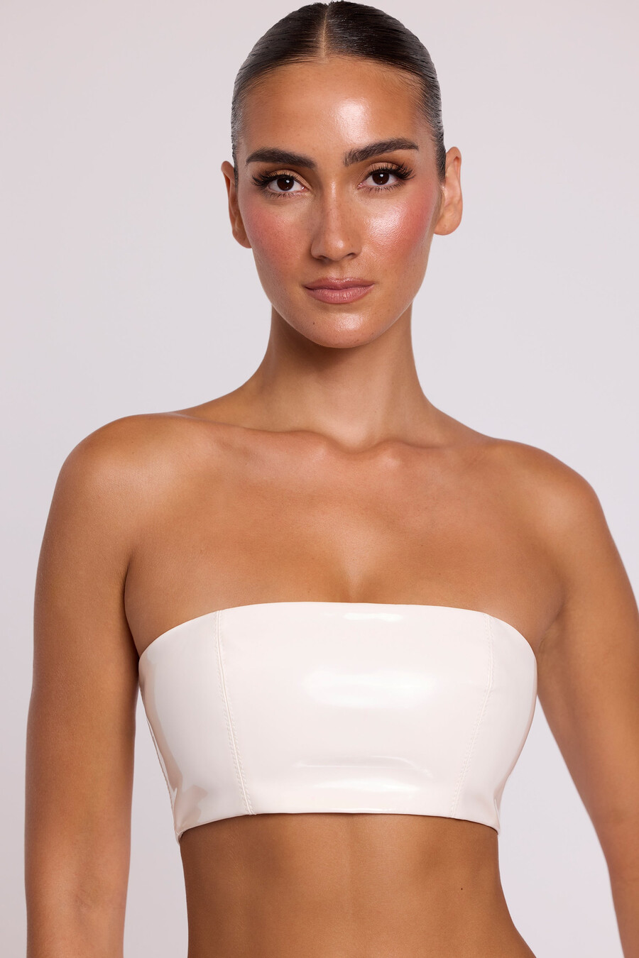 vinilni bandeau bralet u bijeloj boji