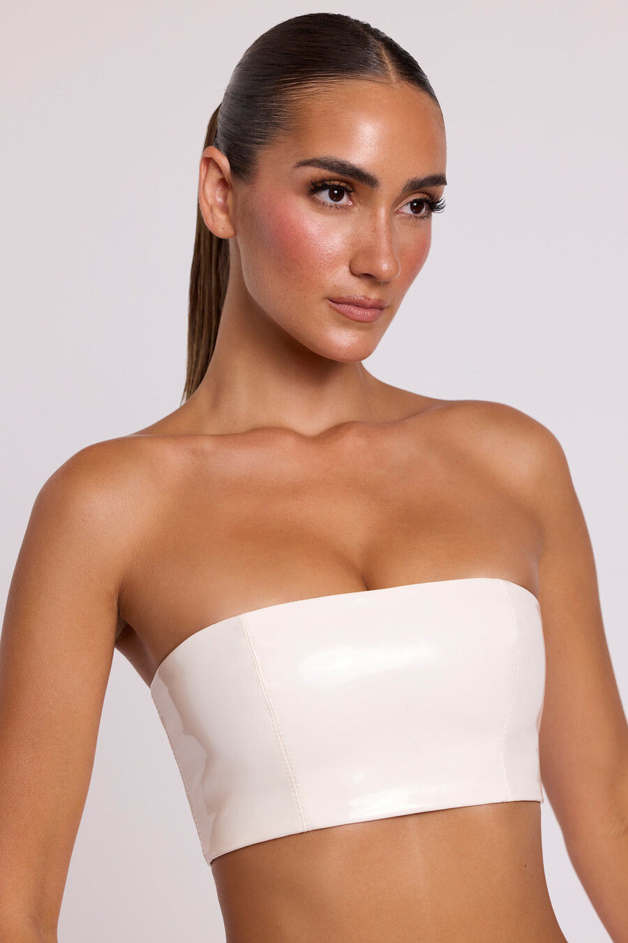 vinilni bandeau bralet u bijeloj boji
