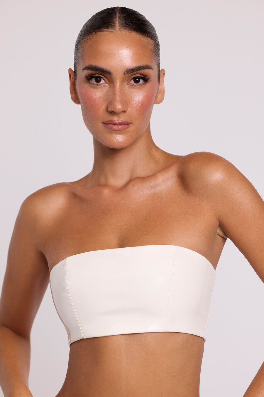 vinilni bandeau bralet u bijeloj boji