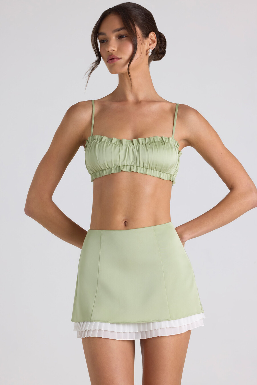 crop top s volanima i krojem u proljetno zelenoj boji