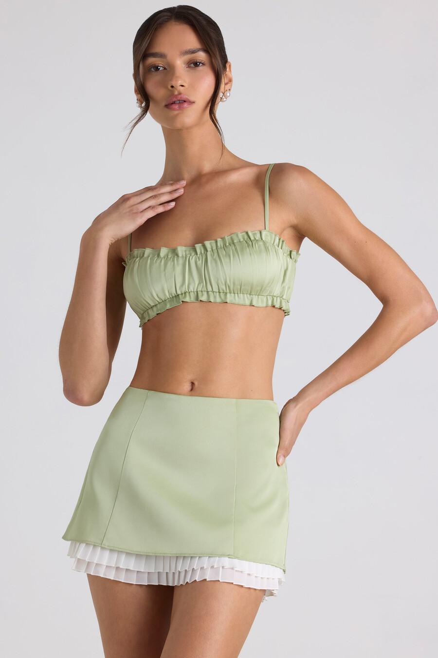 crop top s volanima i krojem u proljetno zelenoj boji