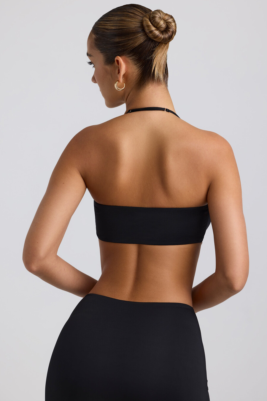 uski bralet s ovratnikom od džerseja i detaljima od metala u crnoj boji