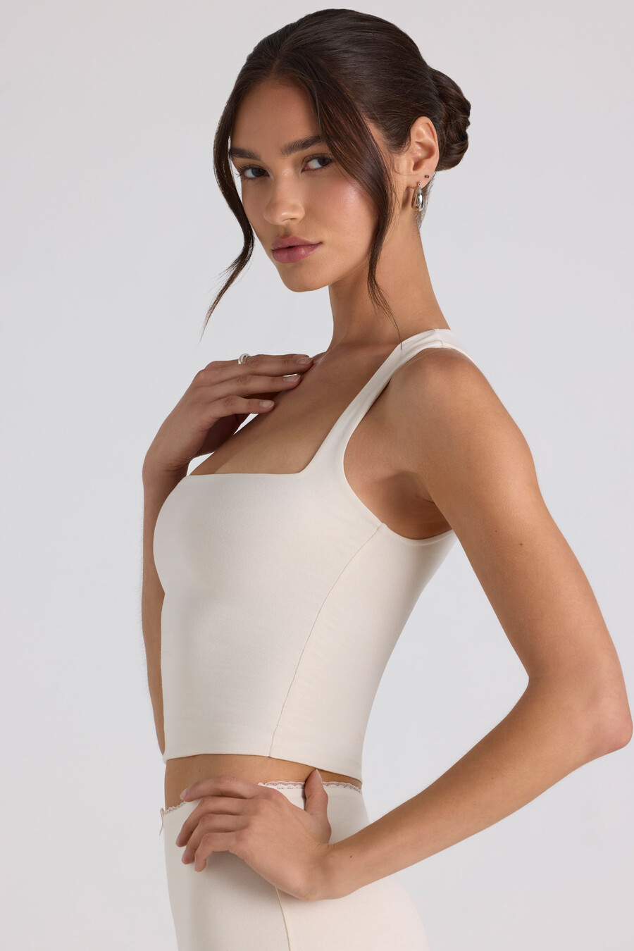 crop top od modala s mašnom u boji slonovače
