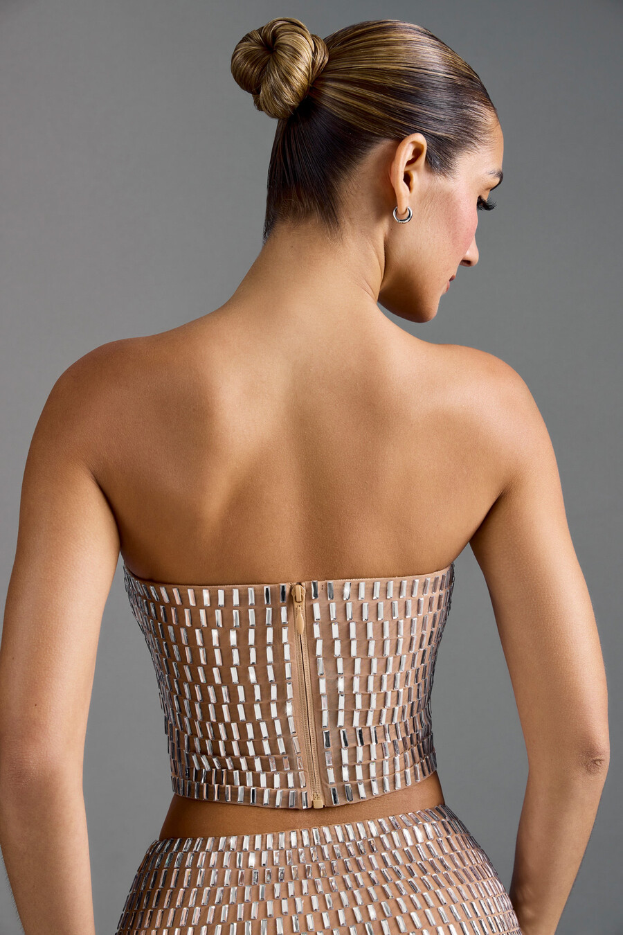 ukrašeni bandeau top u boji badema