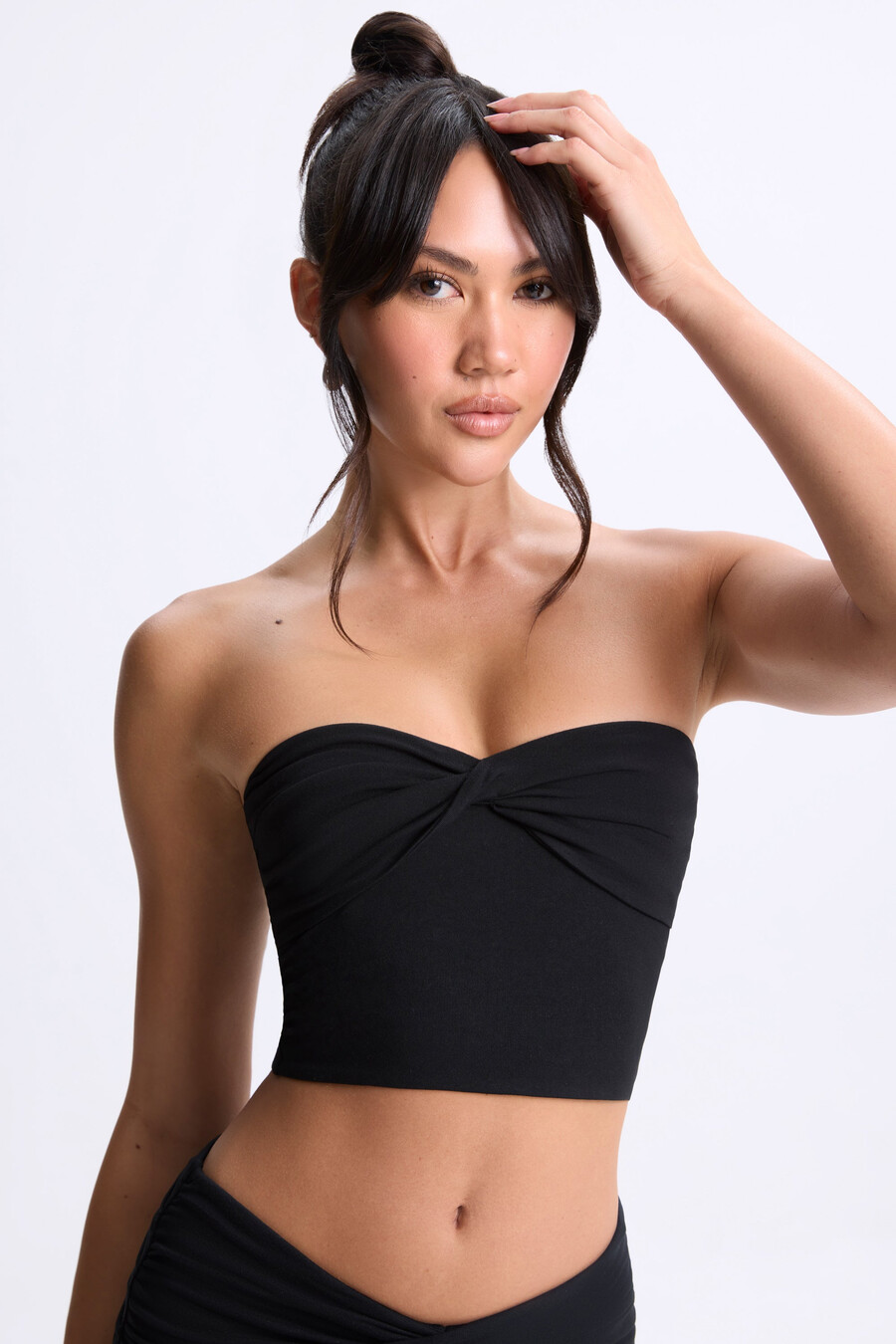 crni bandeau top s okretnim prednjim dijelom