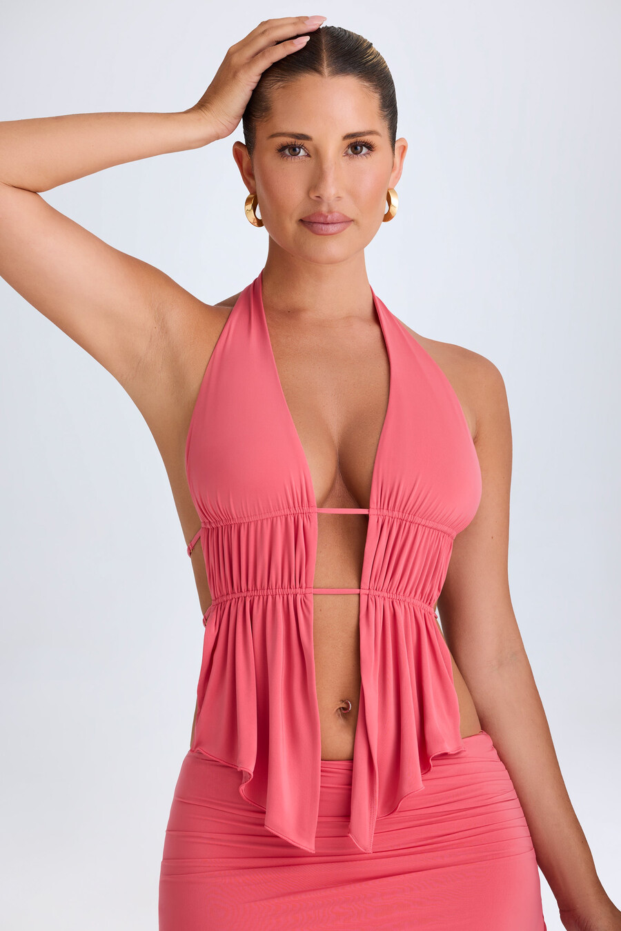 crop top s izrezima i naborima u koraljnoj boji