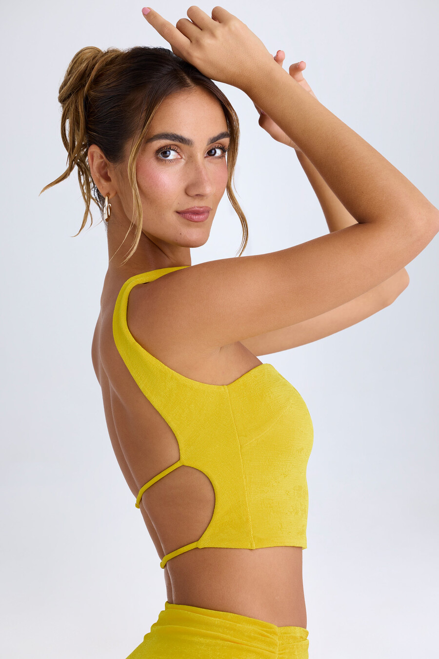 top bandeau s ogrlicom i detaljem u boji buttercupa