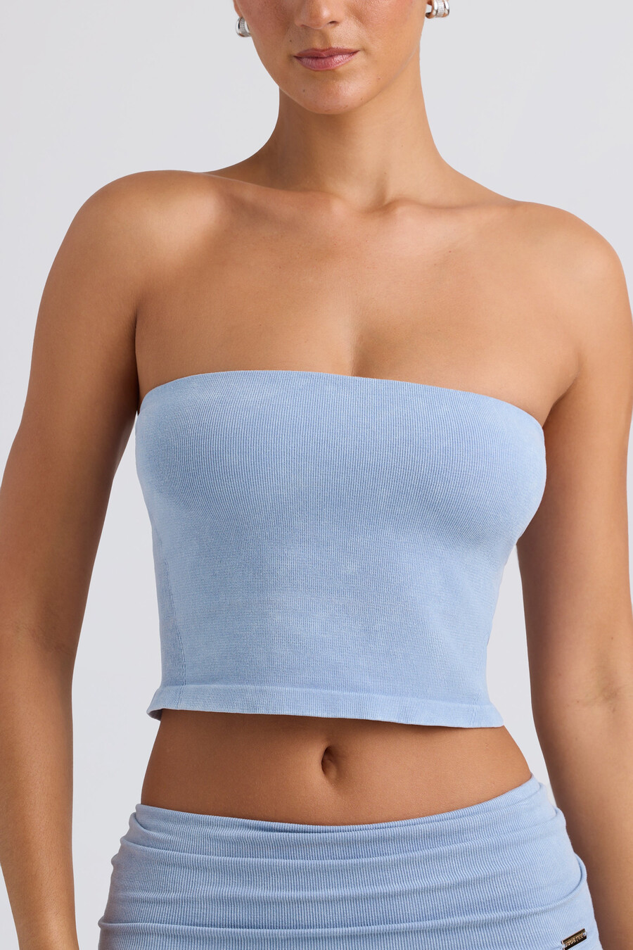 bandeau crop top u isprano plavoj boji
