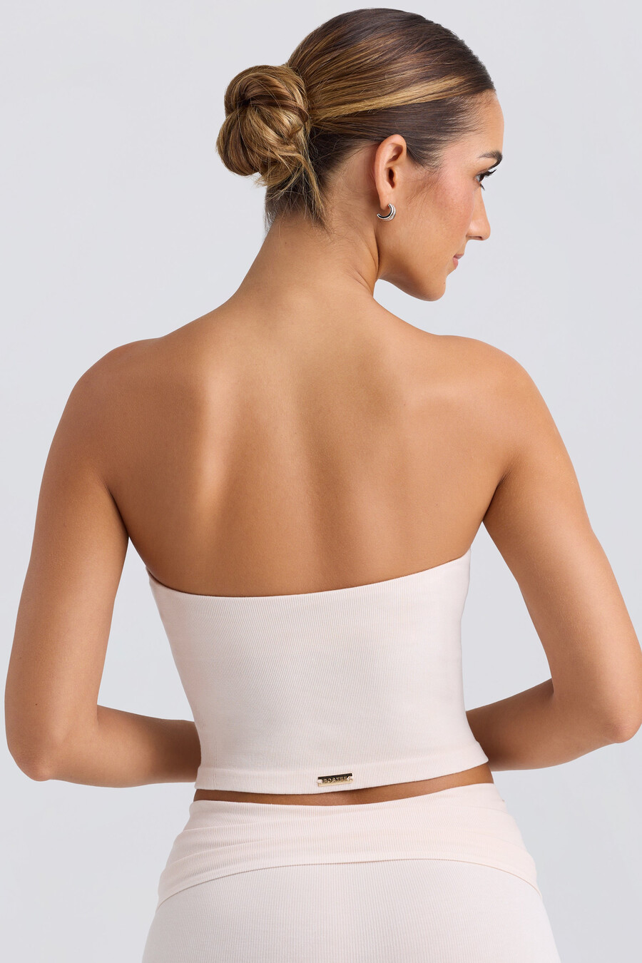 bandeau crop top u ispranoj krem boji