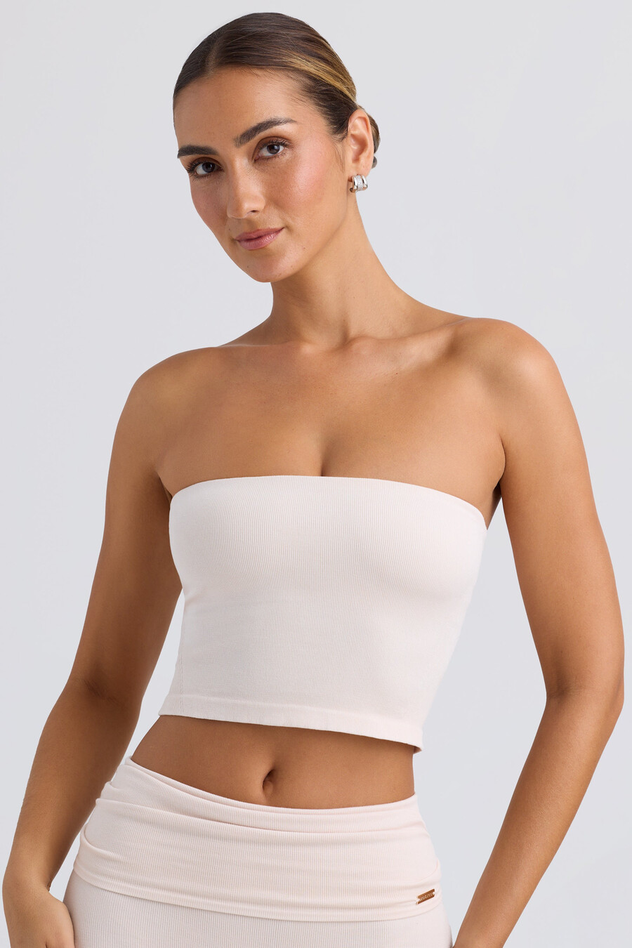 bandeau crop top u ispranoj krem boji